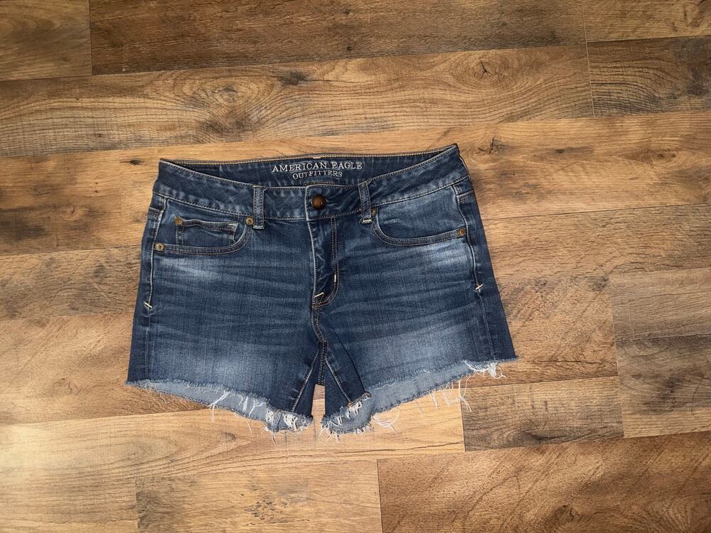 American Eagle women’s super stretch blue jeans shortie shorts
